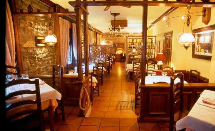 Hotel Pradas Jaca Eksteriør bilde